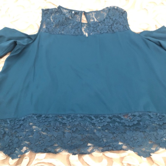 Cold Shoulder Floral Embroidered Jessica Simpson Blouse Size 2X - Picture 7 of 8